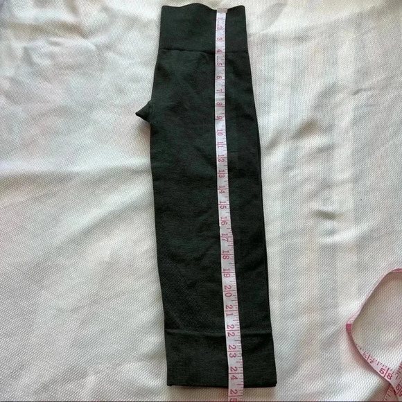 Lululemon Seamlessly Street Crop Heathered Gator Green Size 4 - Picture 11 of 11